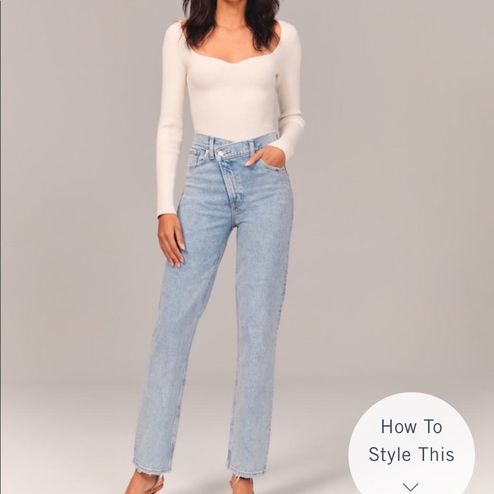 COPY - Abercrombie 90s Ultra High Rise Straight Jeans in Light Wash